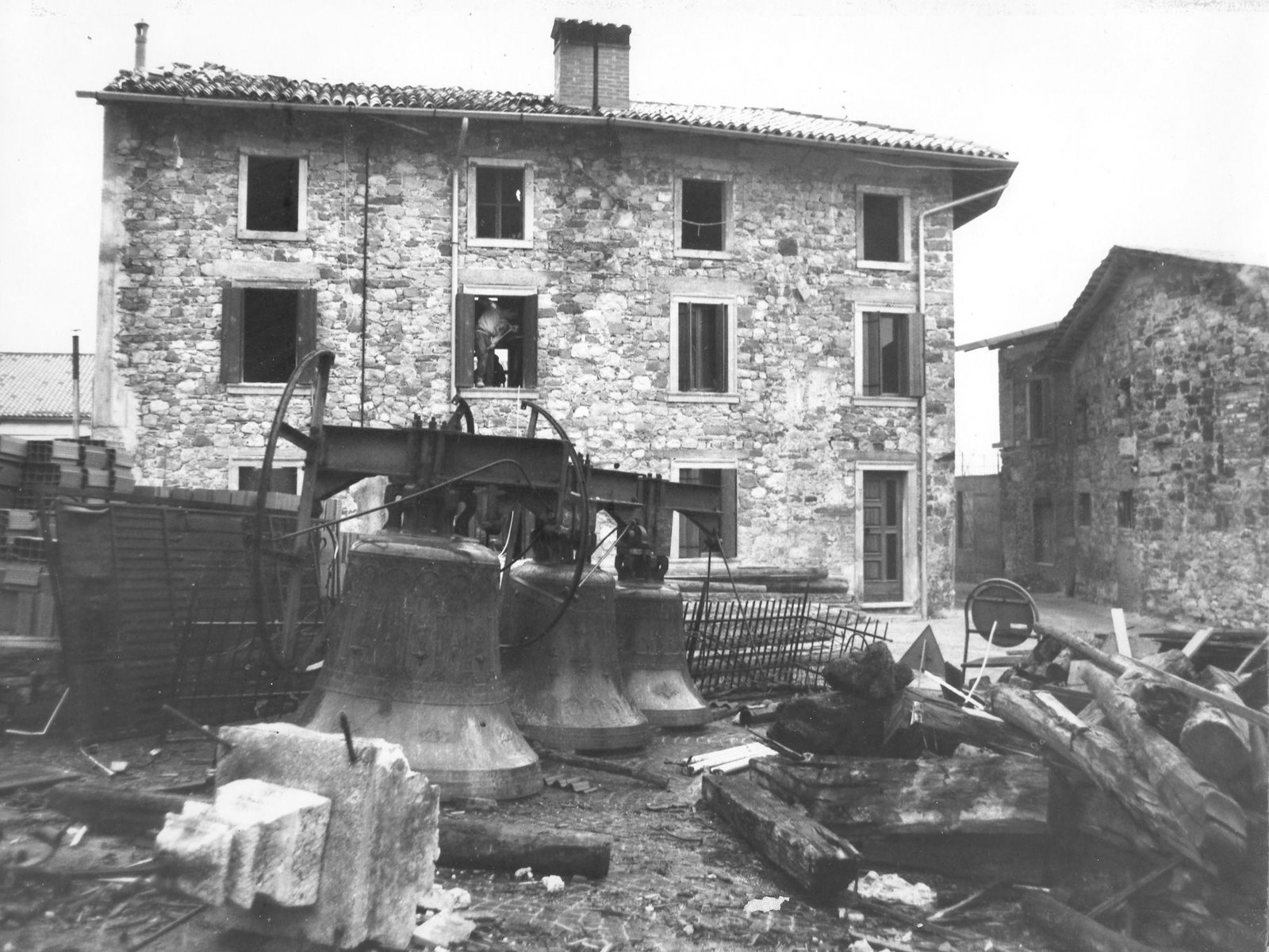 01_Resia – Giugno 1976 – Volontari dalle fabbriche dell’isontino 