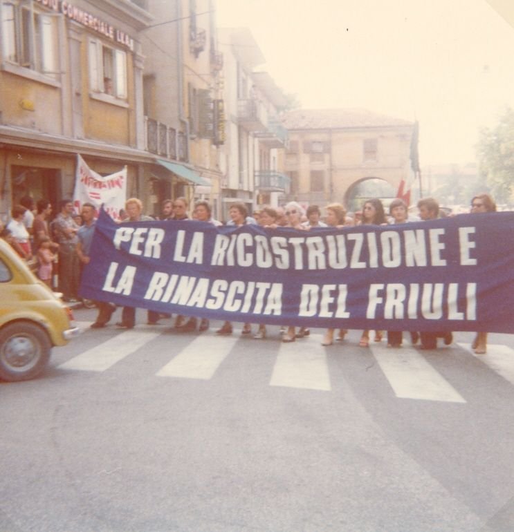 04_Udine – Luglio 1977 – Manifestazione per la ricostruzione