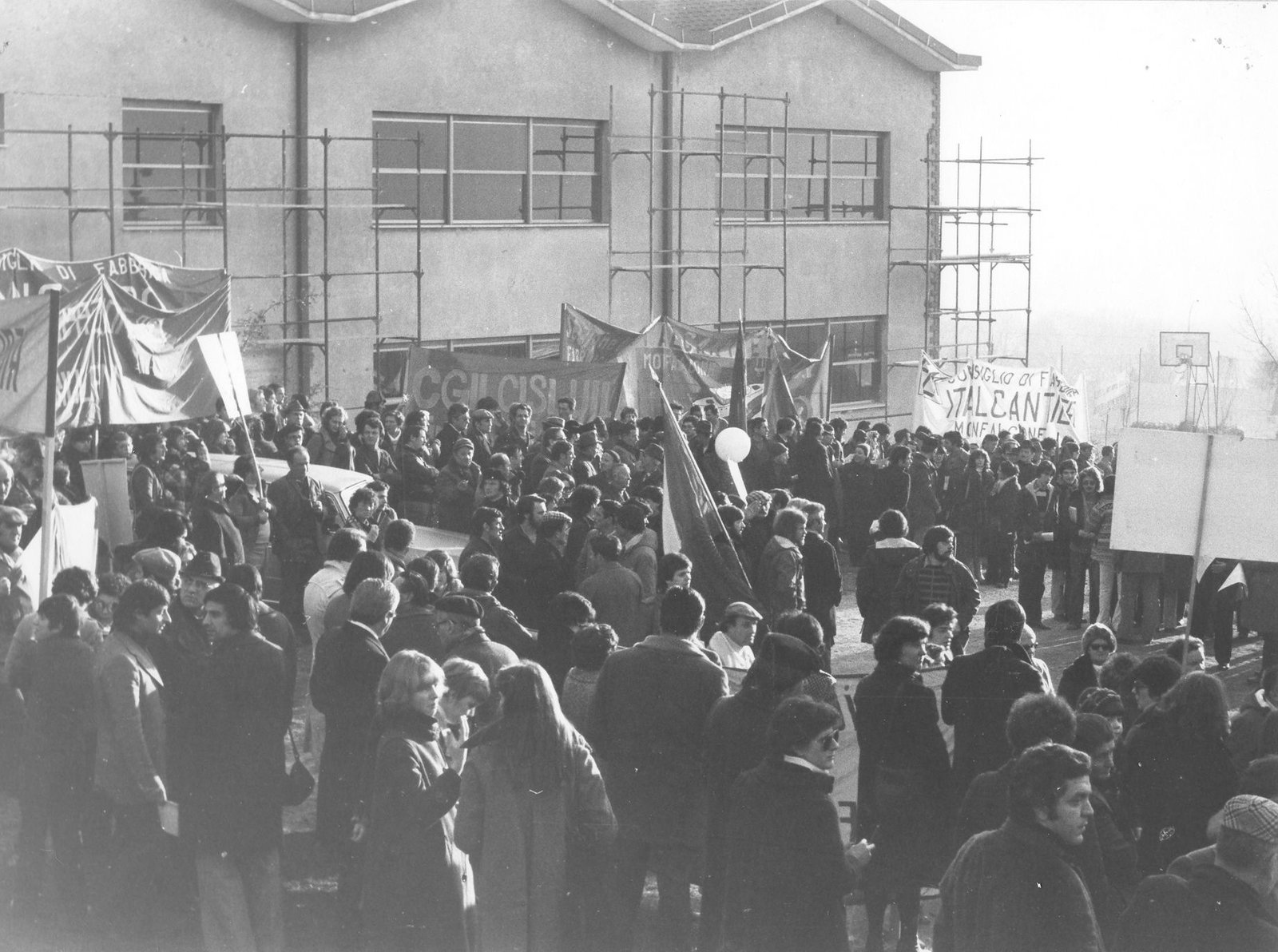 05_Gemona – Novembre 1977 – Manifestazione per la ricostruzione